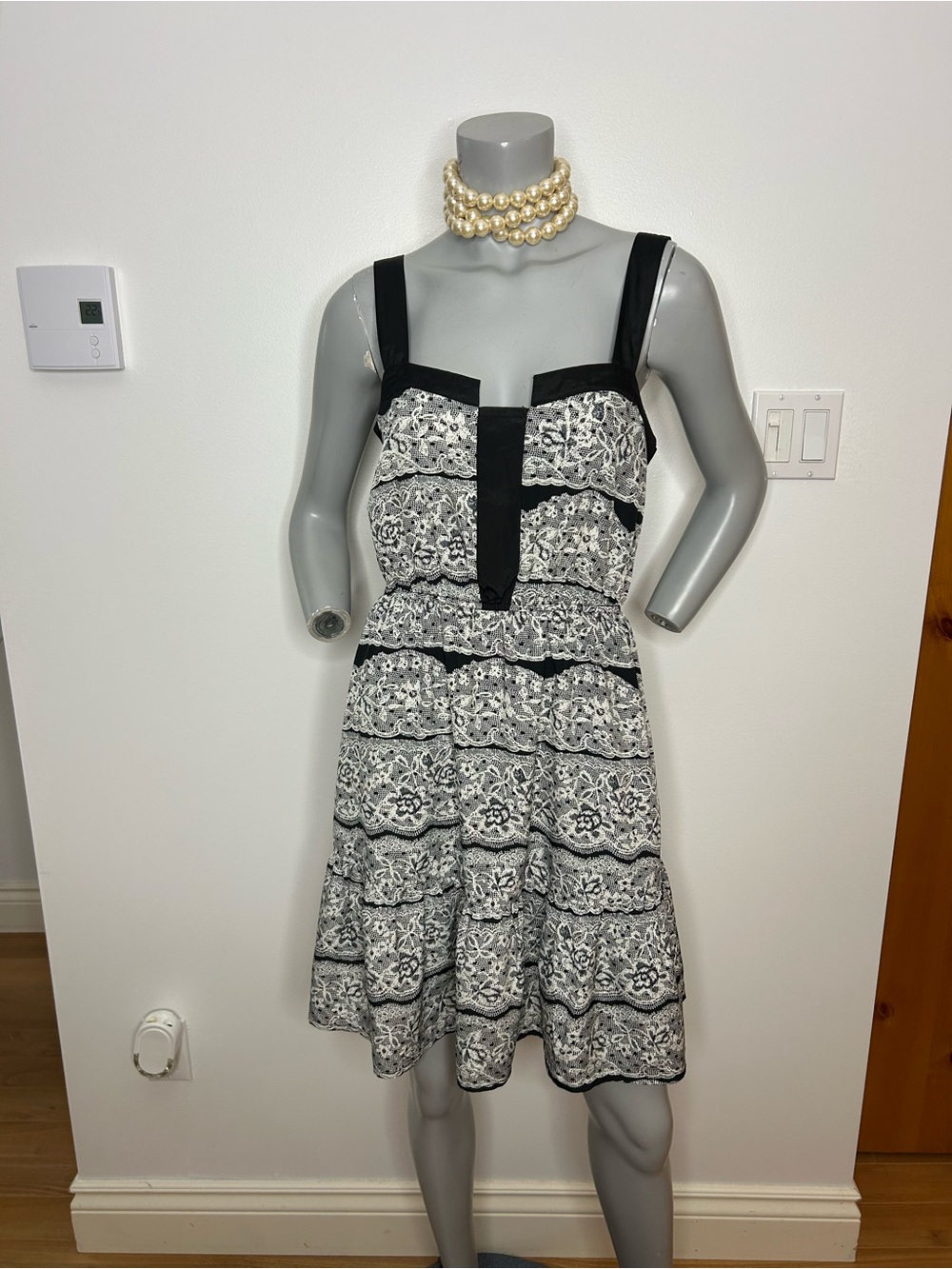 Beautiful Y.A L.A Black and White Lace-Print Smocked Mini Dress❤️L - Picture 2 of 9